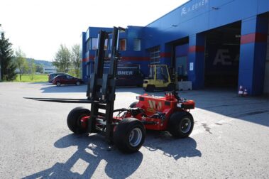 LKW mit Mitnahme Stapler 1