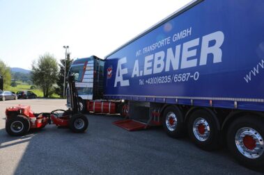LKW mit Mitnahme Stapler 3
