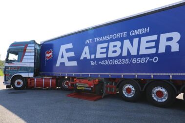 LKW mit Mitnahme Stapler 4